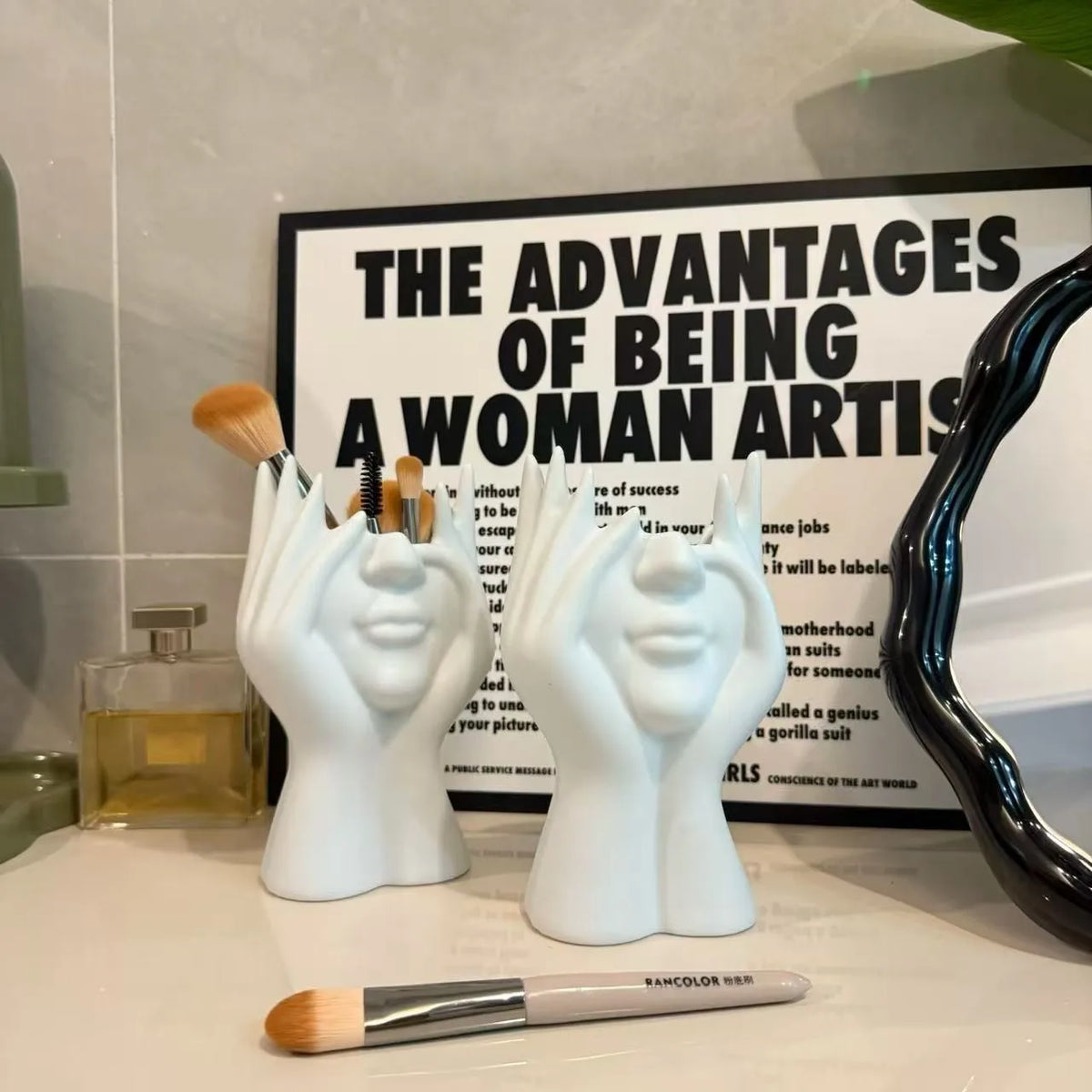 Creative Face Makeup Brush Holder – Stylish Vanity Organizer